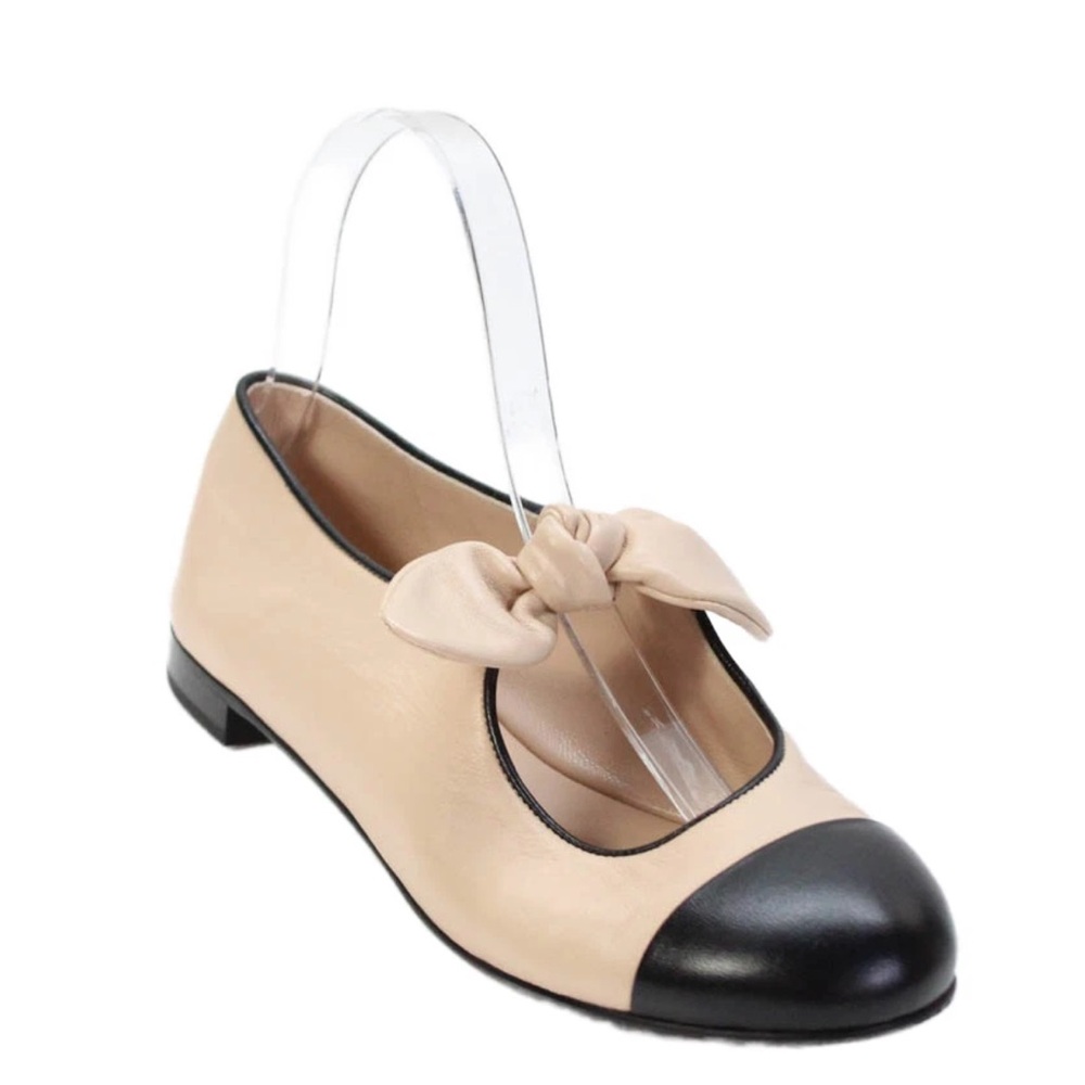 Stunning lamb leather Chanel ballet flats authentic